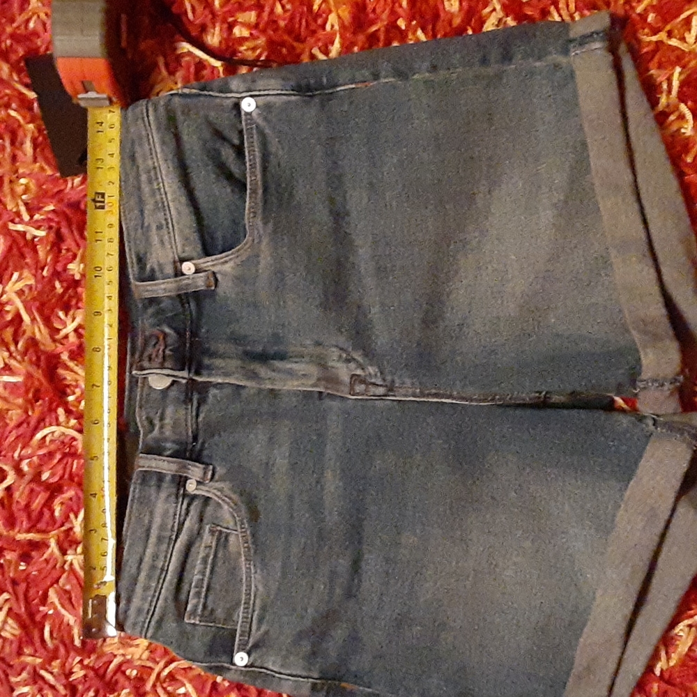 Blank NYC "The Perry" Denim Cuffed Mom Shorts - Picture 4 of 9